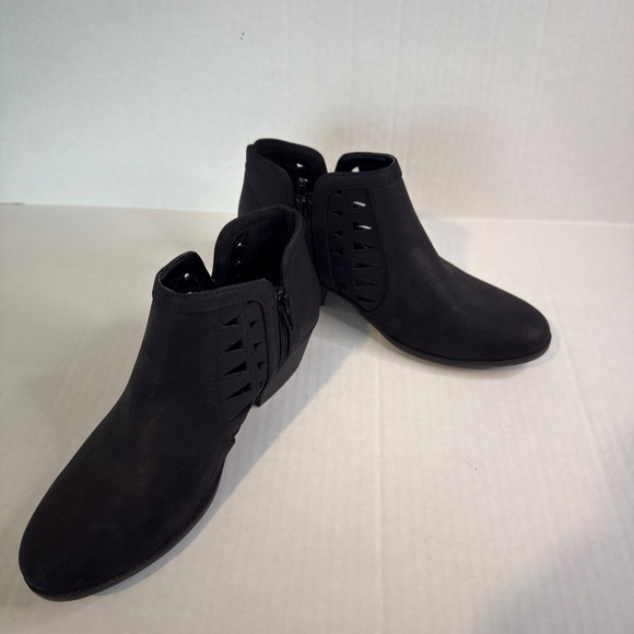 Soda Black Laser Cut  Ankle Boots Faux Suede Low Block Heel Booties Size 8 NEW - Picture 6 of 6